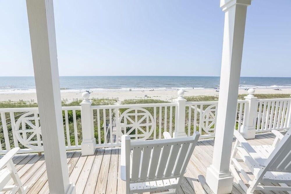 Paw-paw's Place 6 Bedroom Home by RedAwning