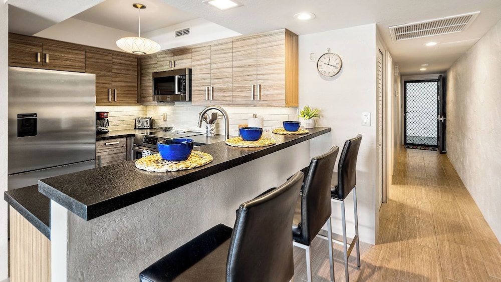 Ocean View - No Stairs! - In Unit Washer/dryer -top Floor- Vrkcv