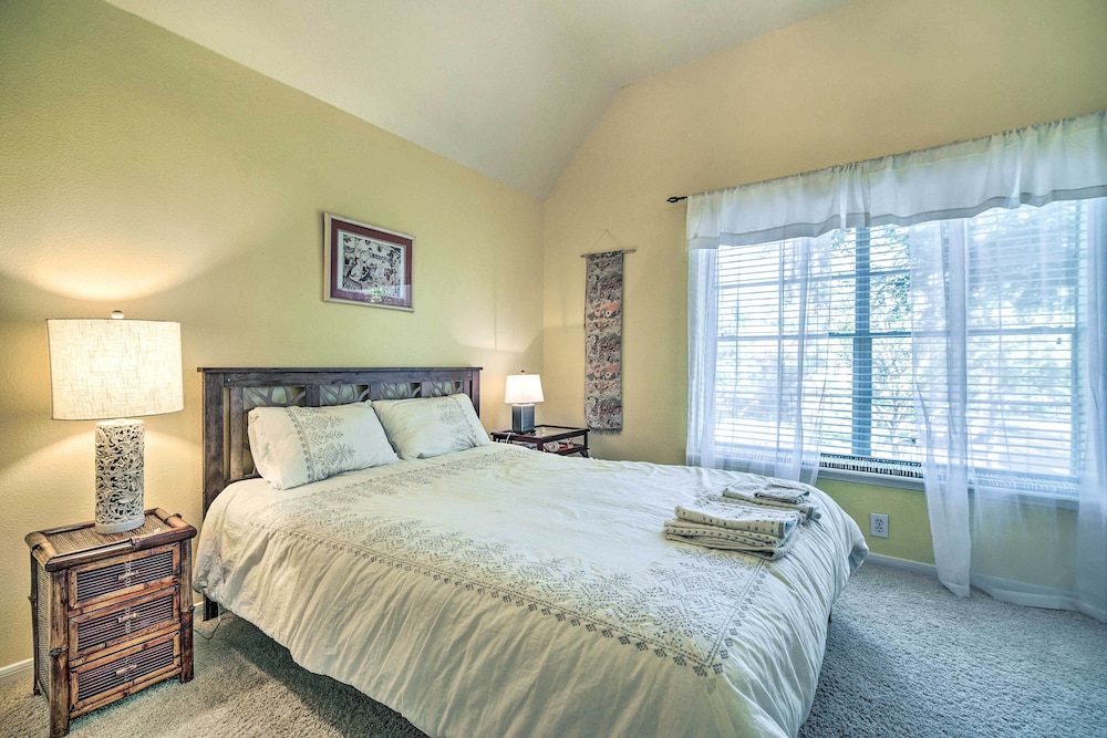 Spacious Woodlands Home: Pool & Outdoor Oasis view 4
