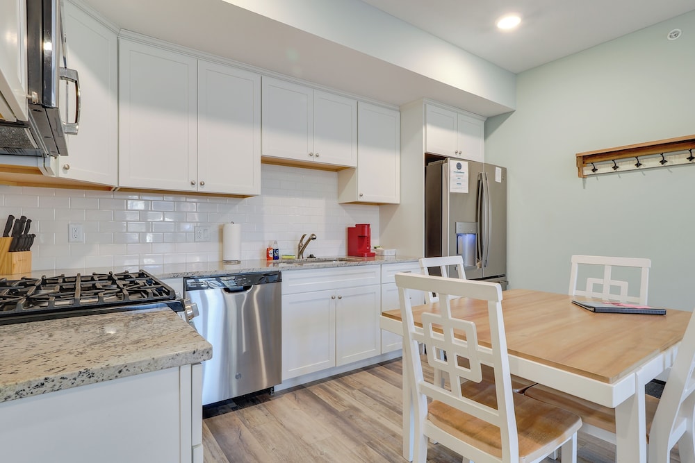 Walk to Beach: Traverse City Condo on Front Street