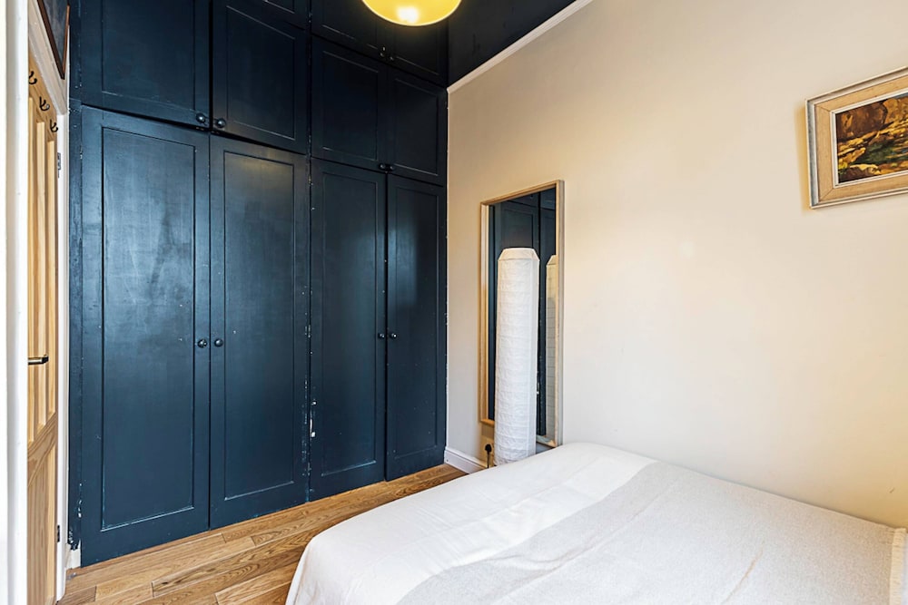 Beautiful Two Bedroom Abode Near Victoria