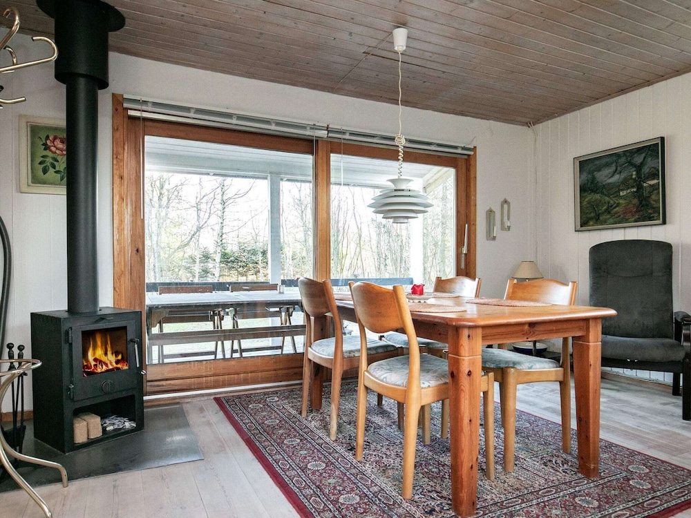 Luxury 12-person Villa With Swimming Pool and Sauna, Nearby Golf Course in Helmond view 2