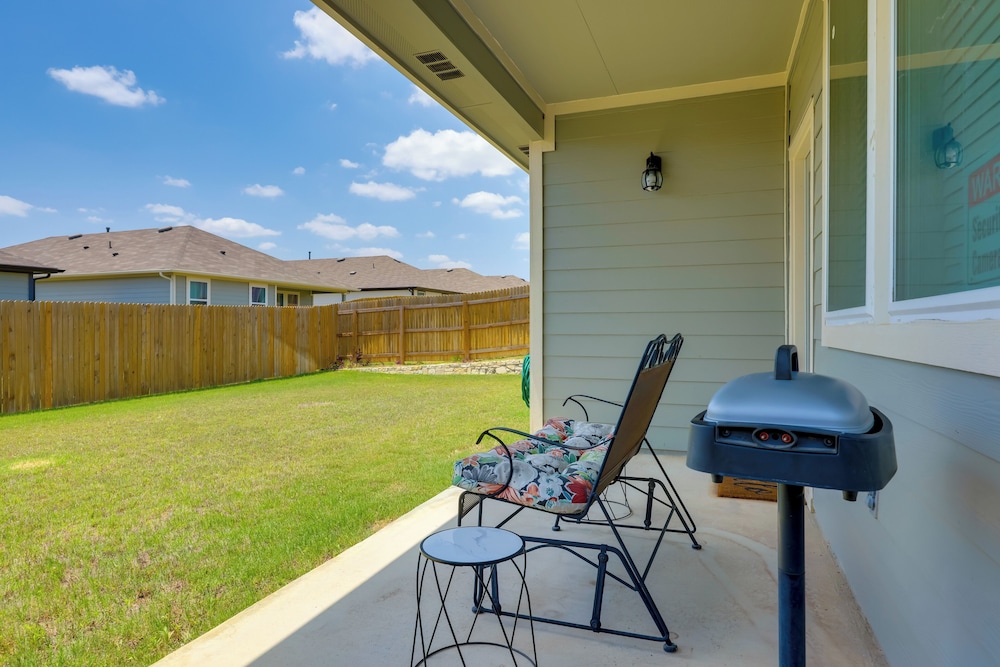 3 Mi to Dtwn Kyle: Wfh-friendly Home w/ Patio