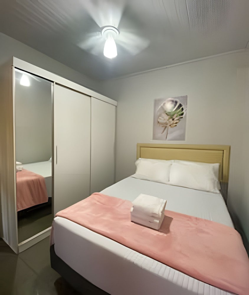 Casa 3 suites 1 quarto piscina AC 10 Hos
