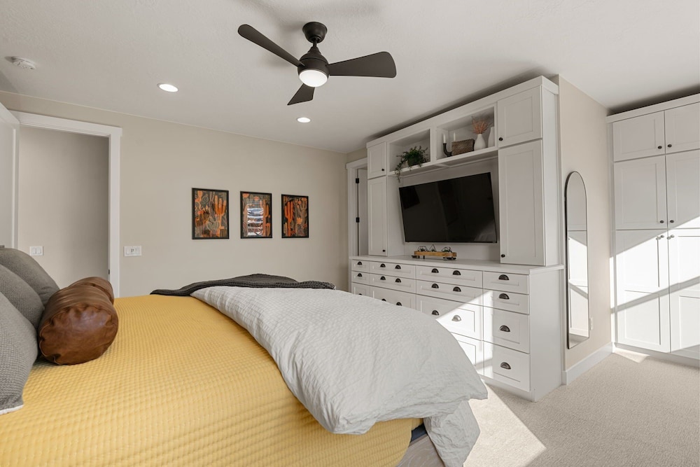 Southwest Manor 5 Bedroom Home