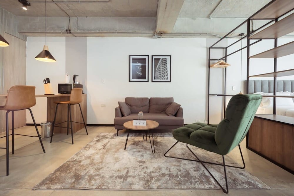 w Lush Loft in Laureles