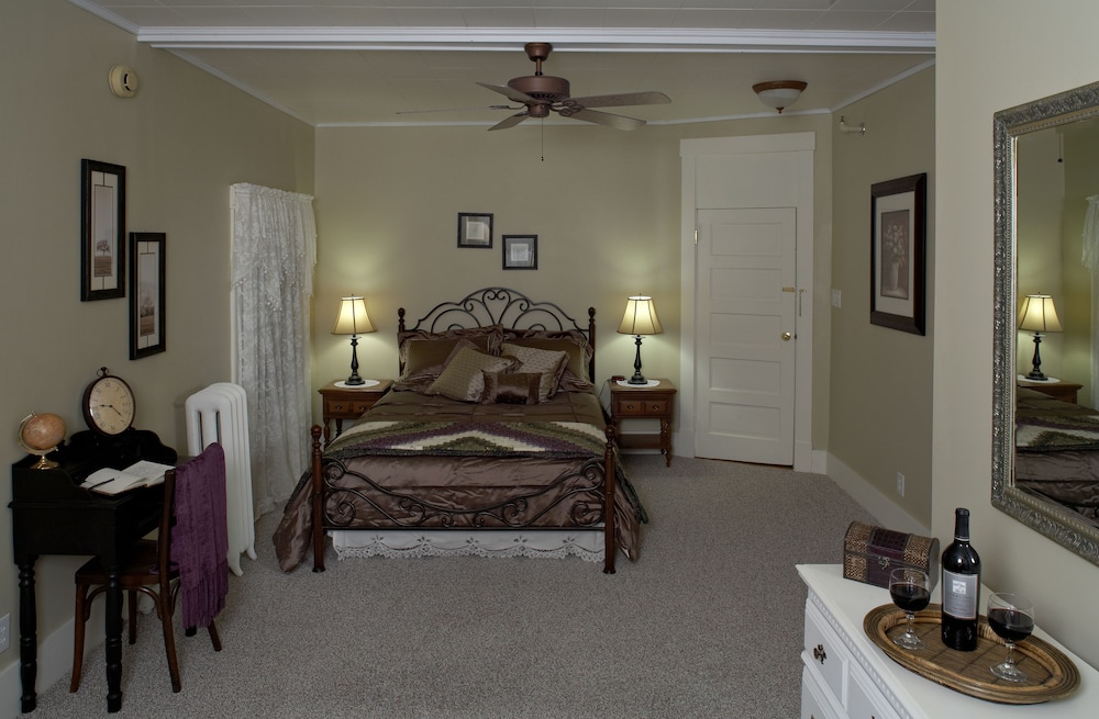 Fullerton Inn