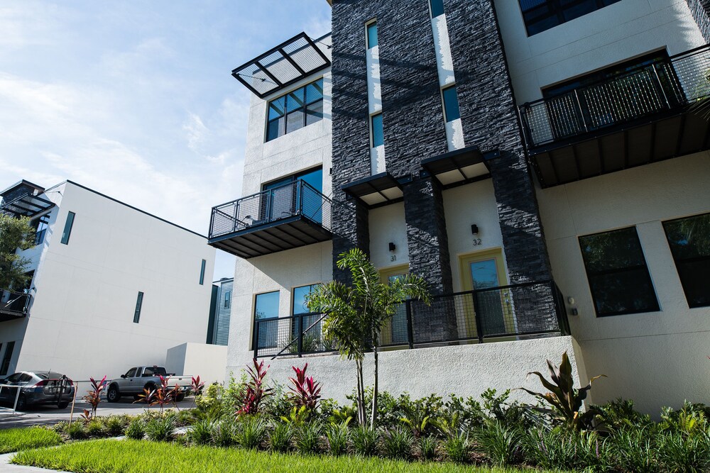 Modern 3 Bed Smarthome in Heart of Tampa