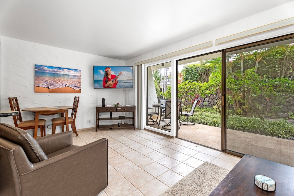Oceanfront Complex - Updated Ground-floor Condo w/ AC & 2 Pools - Vrkcv