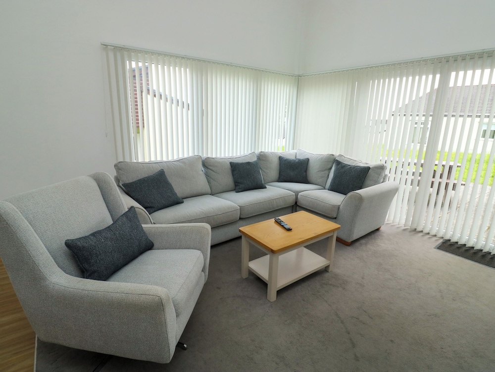 Harcombe House Bungalow 11