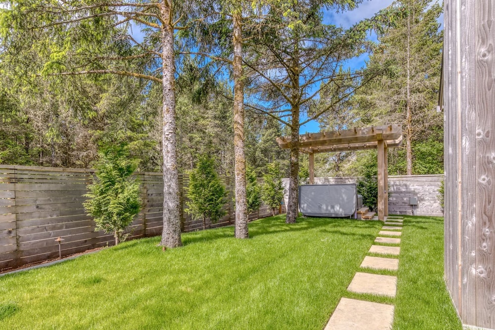 Boutique Cabin Design Luxury Hot Tub Path to Beach
