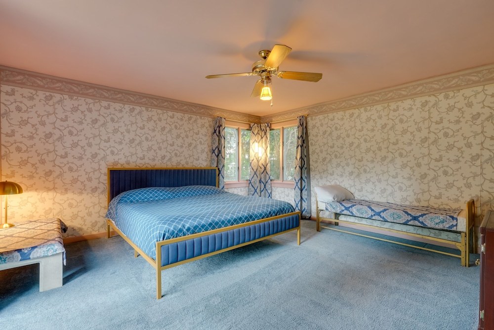 Historic Auburn Home w/ Theater & Yard! view 2