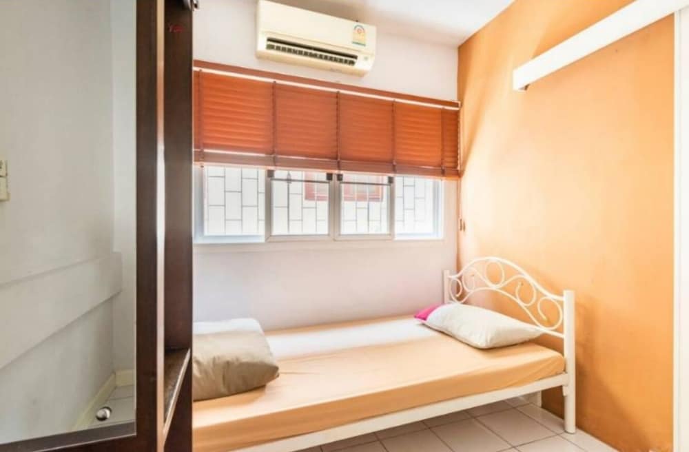 1137 Hostel