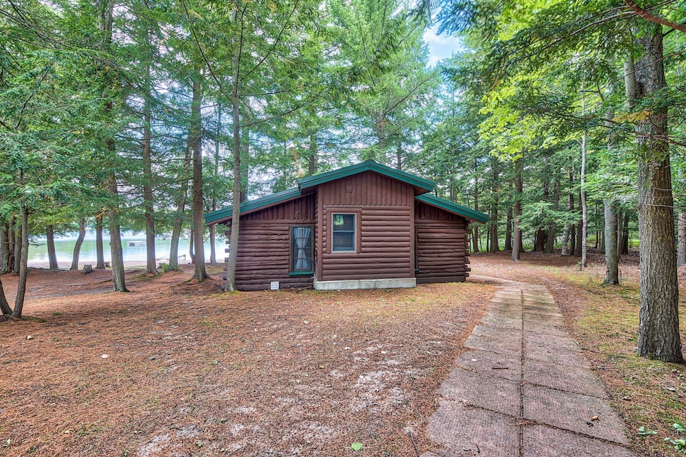 Steps to Beach: Lake Cabin Retreat in Levering!