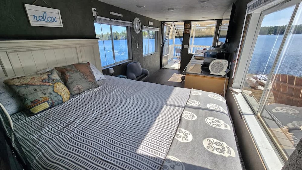 Private Island 5 Homes 2 Hottub Boat -sleeps 17