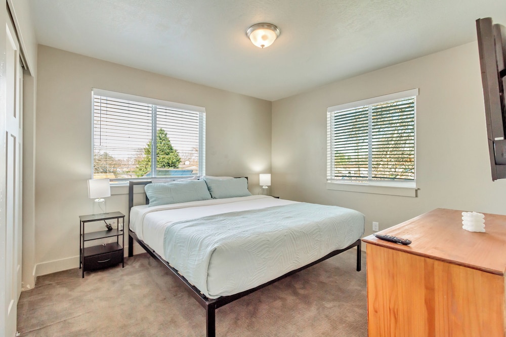 Hill Field Stays by Cloud Dream Homes