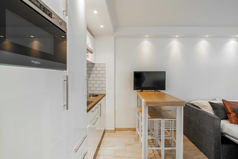 Renovated apt With Parking & Terrace - Palm Beach