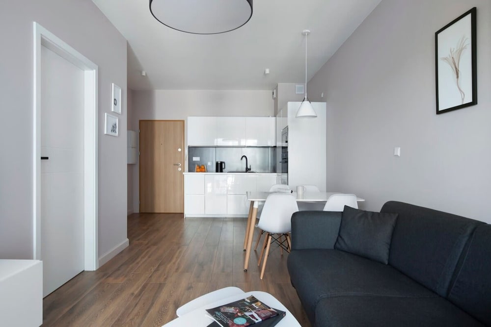 Elite Apartments Berry 2 Cozy Apartment Next to the Museum of World War Center