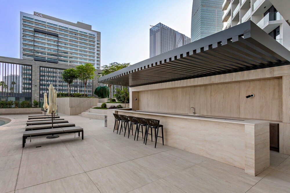 Modern Studio at Paragon