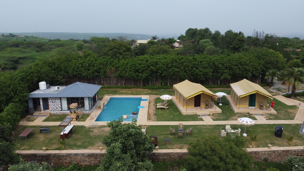 ELIVAAS 5-BHK with Luxe Mudhouses, Tents, Pond & Pvt Pool | Kaimalgarh Farmstay