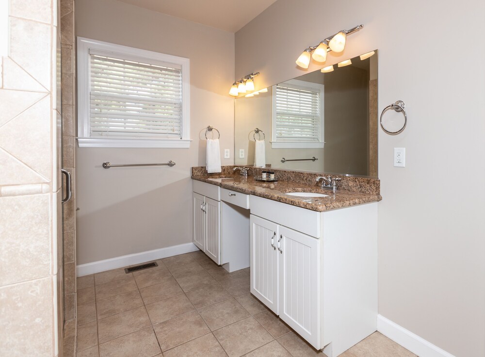 Newly Renovated Beach Cottage Walking Distance to Virginia Beach Oceanfront and Boardwalk view 2
