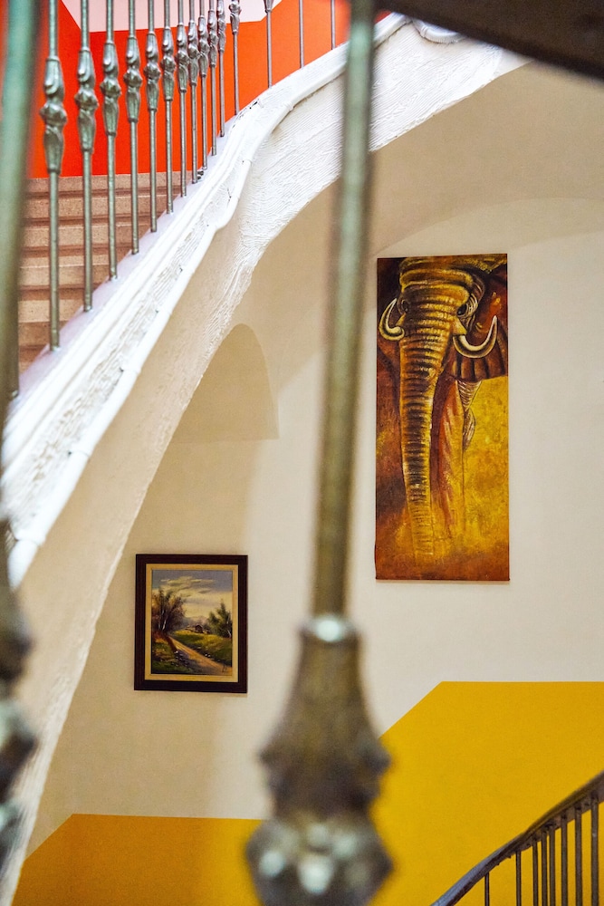 LOFT HOSTAL Group 124