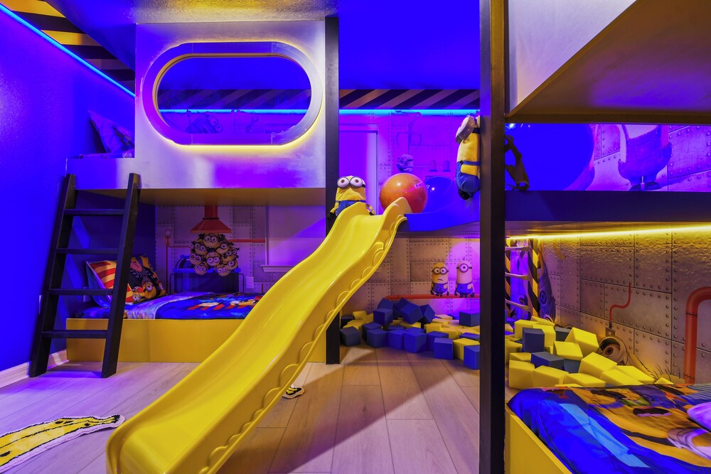 Ultimate Family Fun Retreat 10-bedroom Luxury Home