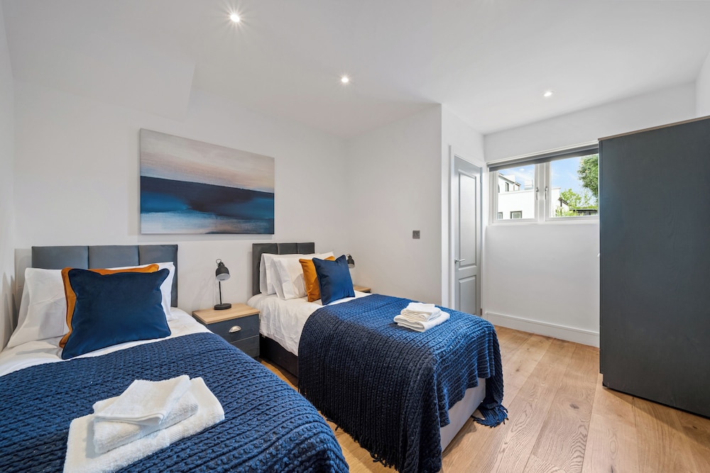Sebright House