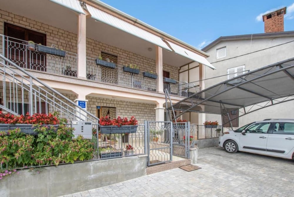 Comfortable Apartment in Umag With Parking Space