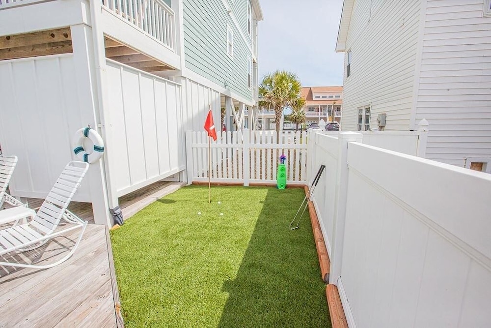 Life's A Beach 4 Bedroom Home by RedAwning