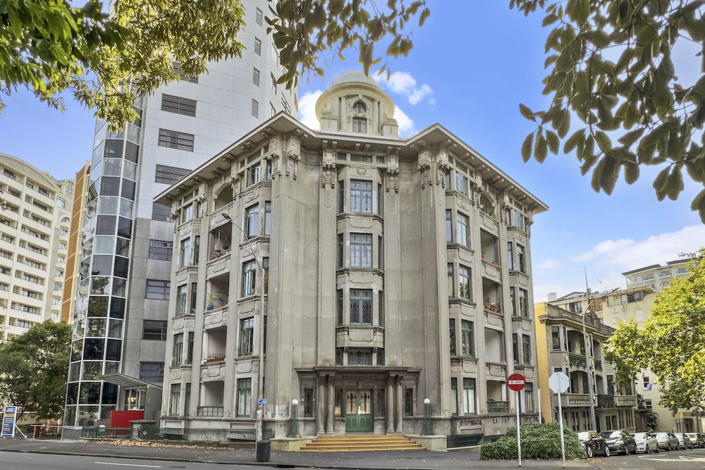 Heritage Apartment on City Fringe view 4