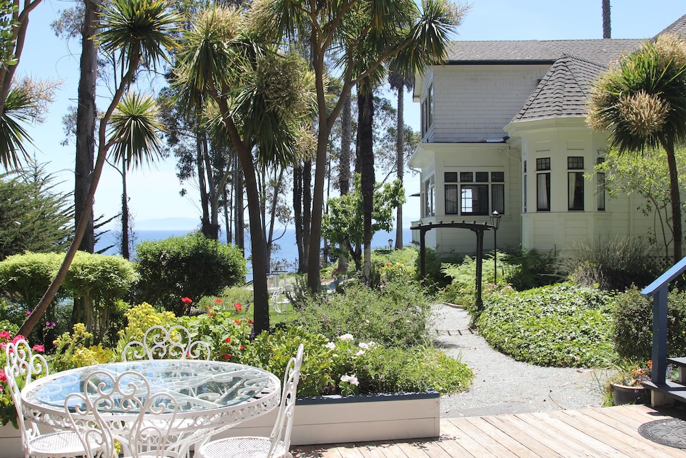Monarch Cove Inn