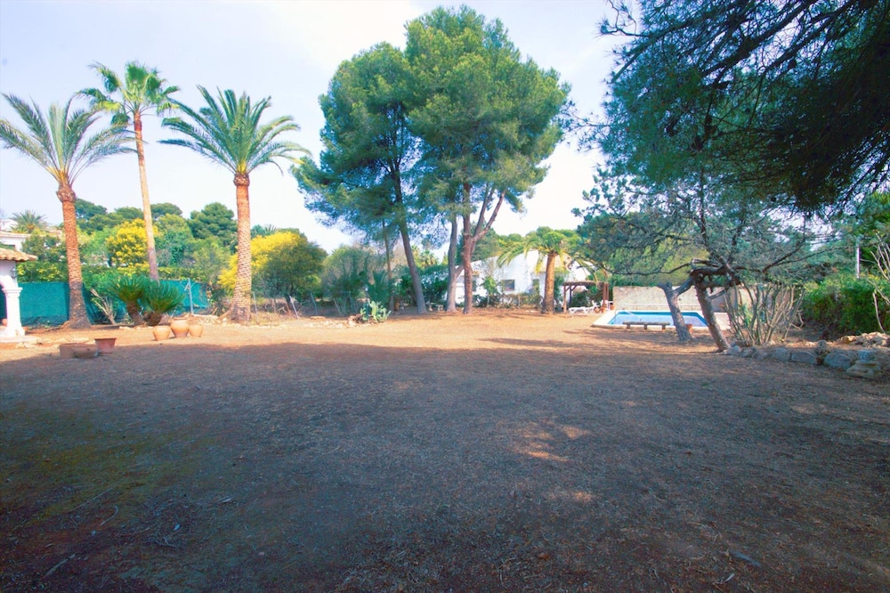 Rosal in El Tosalet With 5 Bedrooms and 3 Bathrooms view 3