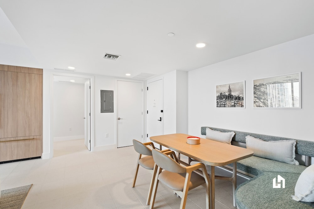 Stylish Apartments with Partial Ocean Views in Downtown
