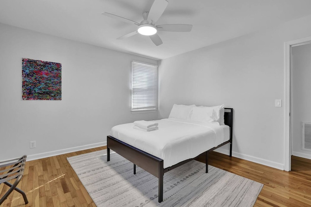 Chamblee Retreat 3BR Home w Spacious Porch