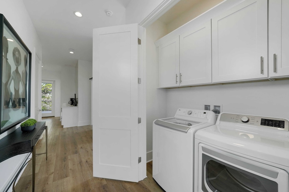 Sleeps 39 2 Luxe Homes w/ Free Golf Cart, Private Pool+spa 3 Blocks to Beach