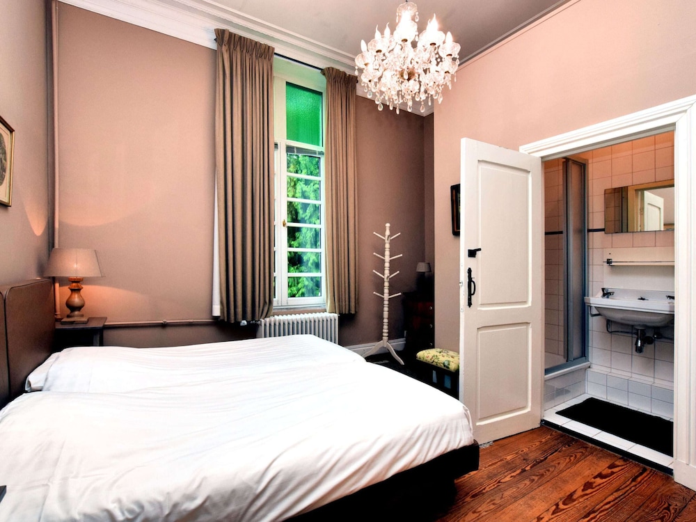 Spacious Pet-friendly Castle in Stavelot view 4