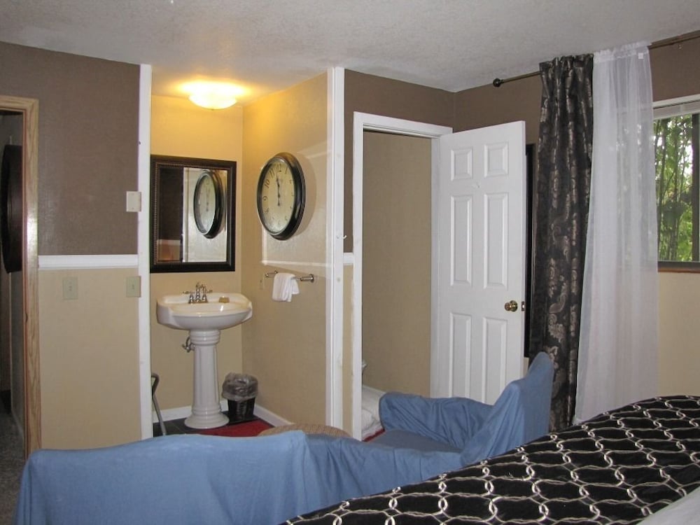 Homer Vacations - White House Inn on the Waterfront - Property Image 2