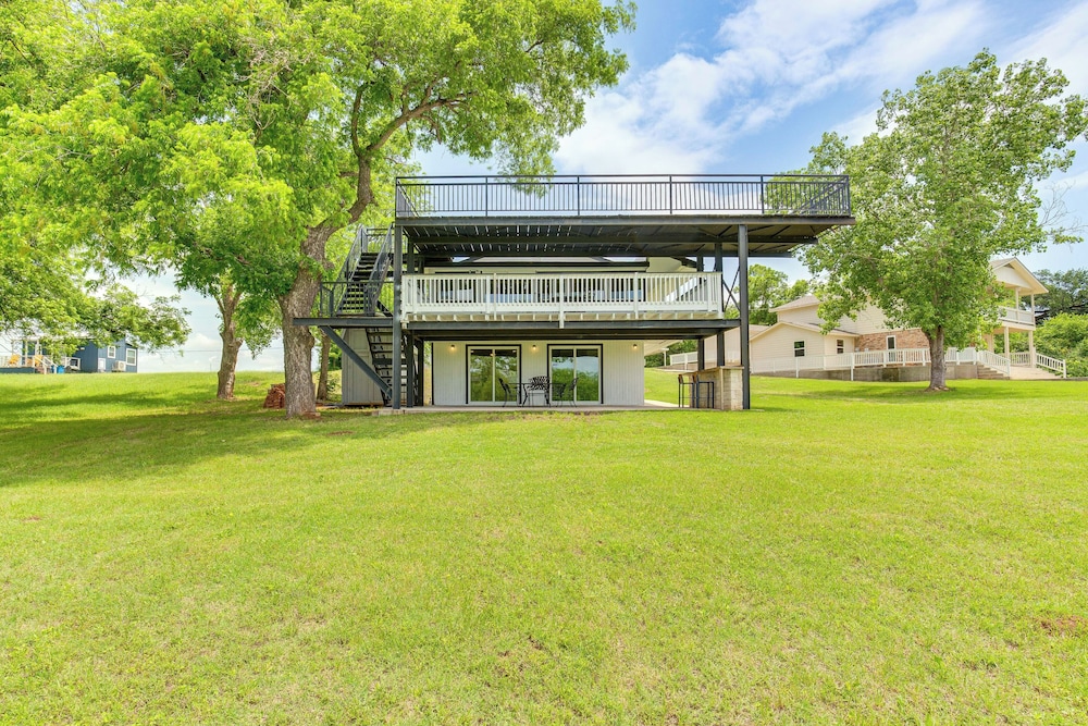Granbury Home w/ Lake Views ~ 6 Mi to Boat Launch! view 2