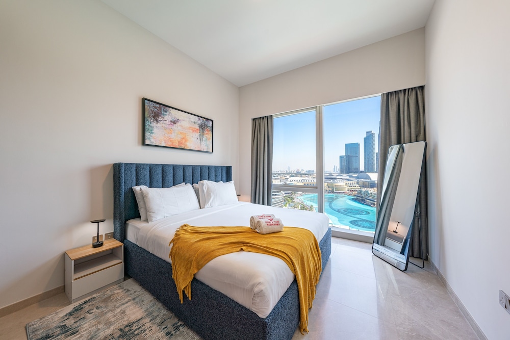 Skyline Majesty - Luxury Living with Full Burj Khalifa & Fountain Views