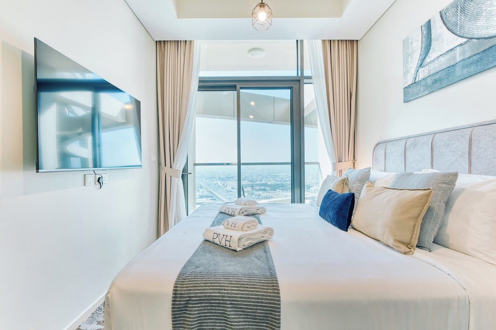 PVH - Contemporary 2BR - Aykon Tower C