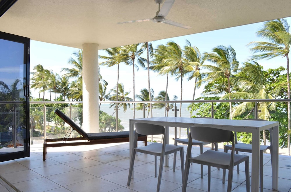 Beachfront 3-bed With Pool & Stunning Ocean Views