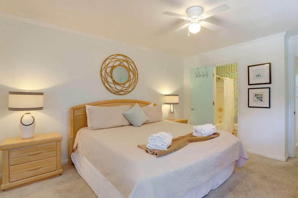 650 Feet to the Beach! Arcadian Shores Townhome