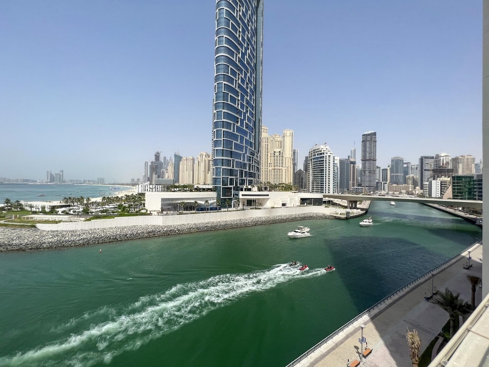 Unit 209 52 42 Tower 1