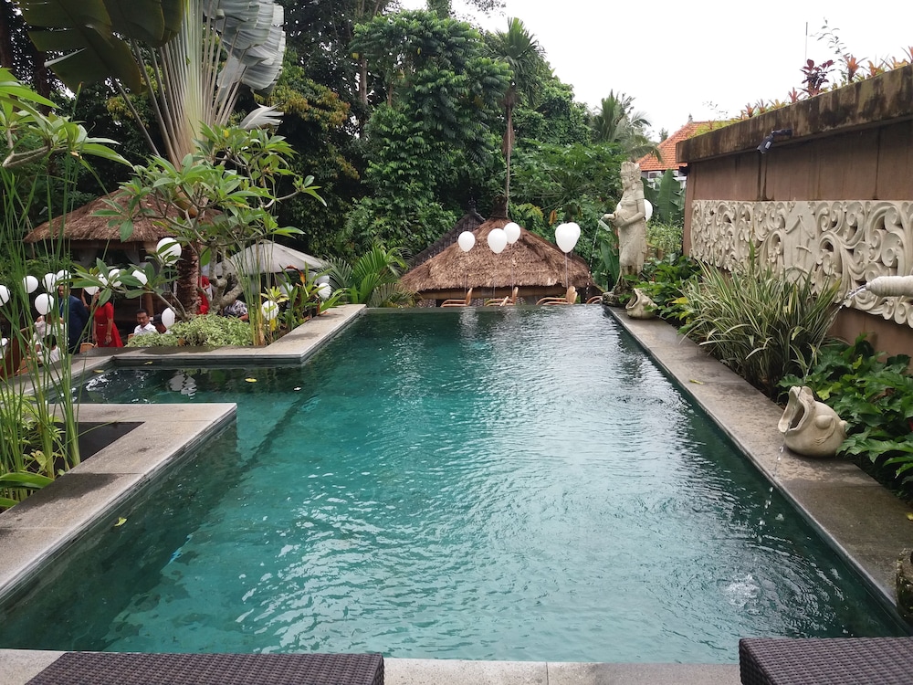 Liyer House