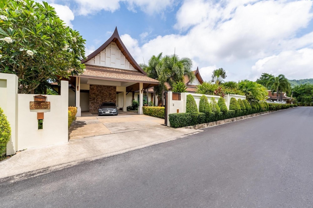 Champagne Pool Villa view 5