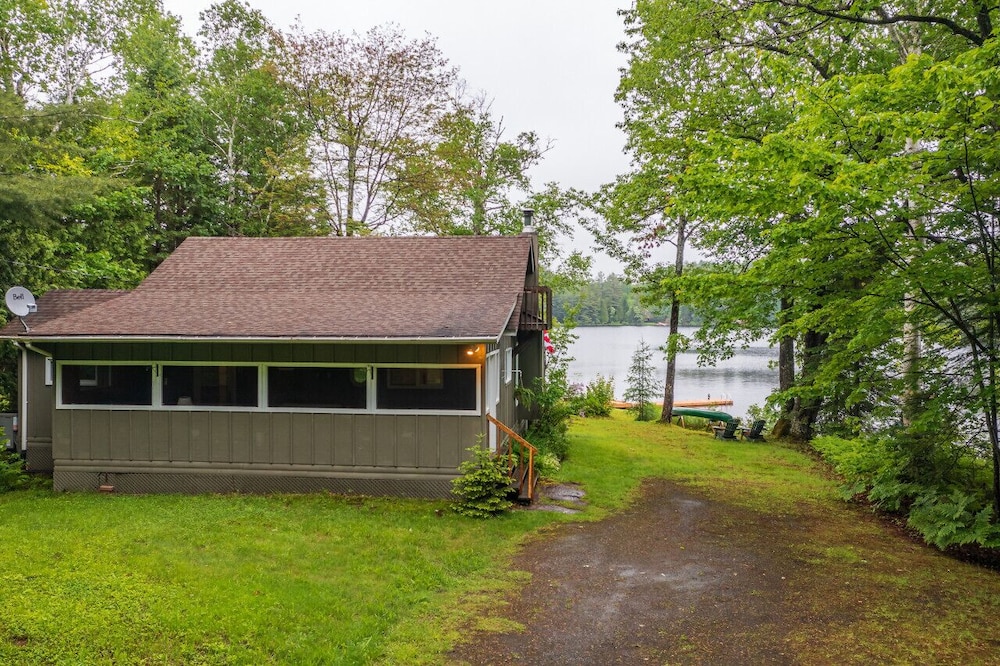 Bear Essentials Lakefront Hideaway