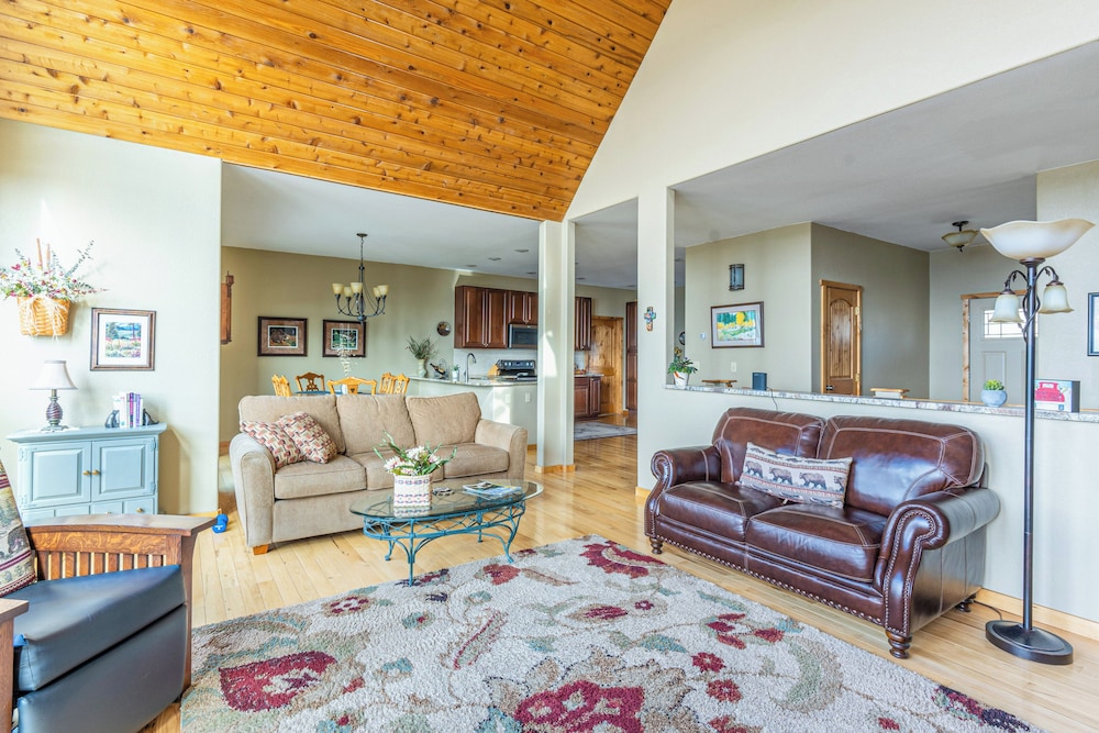 Spectacular Lake-view Retreat w/ Deck, Grill