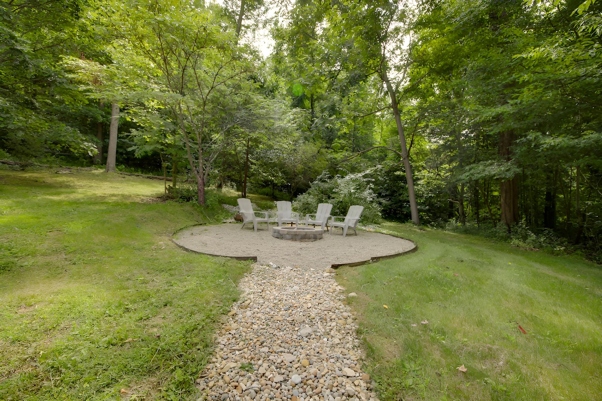 Family-friendly Indiana Cabin w/ Hot Tub & Decks view 4