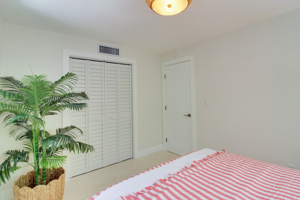 Steps to Gulf: Sleek Top-floor Apt in Tavernier!